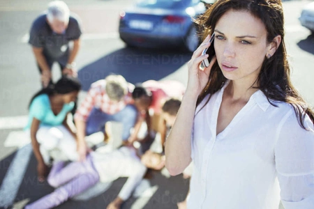 Mujeres pidiendo ayuda después de un ataque ácido